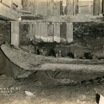 A photo of an excavated boat found in Manhattan in 1916